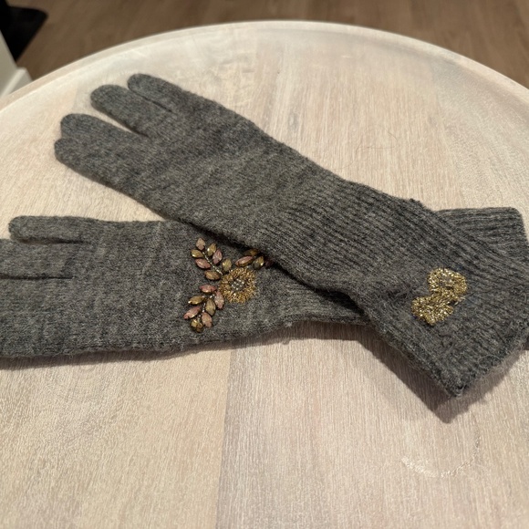 Anthropologie gray floral gloves - Picture 3 of 7